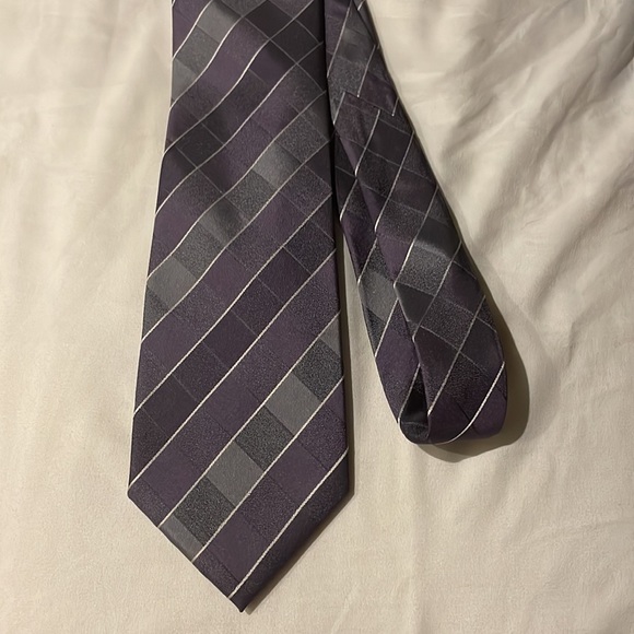 Kenneth Cole Reaction Tie - Picture 5 of 5